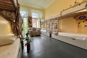 Хостел Amely. Место в мужском 8-местном номере  1