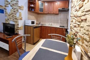 Home Hotel на лівому березі вул. Митрополіта Андрія Шептицького, 1-а 1