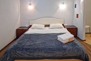 Home Hotel на лівому березі вул. Митрополіта Андрія Шептицького, 1-а 9
